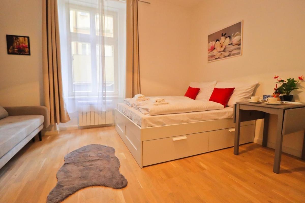 Spacious In The Center Of *